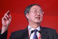 周小川离任传闻显中国决策困境 高层或为稳增长放慢改革